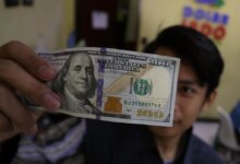 Rupiah Dekati Rp 18.000 Lagi, Tekanan Dolar AS dan Sentimen Domestik Belum Mereda