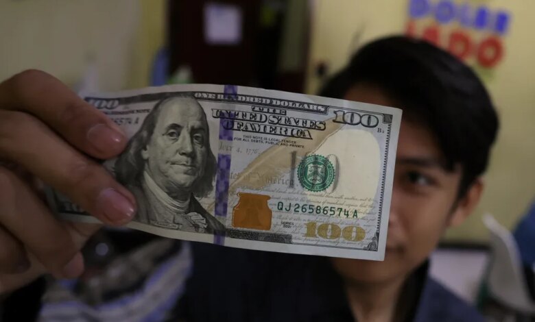 Rupiah Dekati Rp 18.000 Lagi, Tekanan Dolar AS dan Sentimen Domestik Belum Mereda