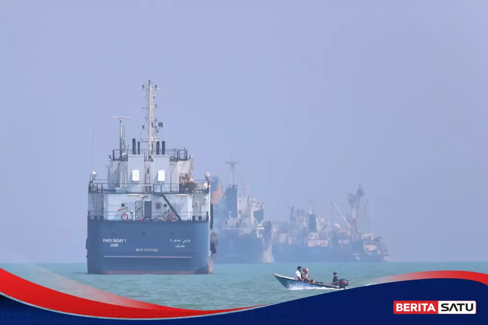 Selat Hormuz Mulai Ramai Lagi, Tapi Jalur Minyak Dunia Masih Jauh dari Aman
