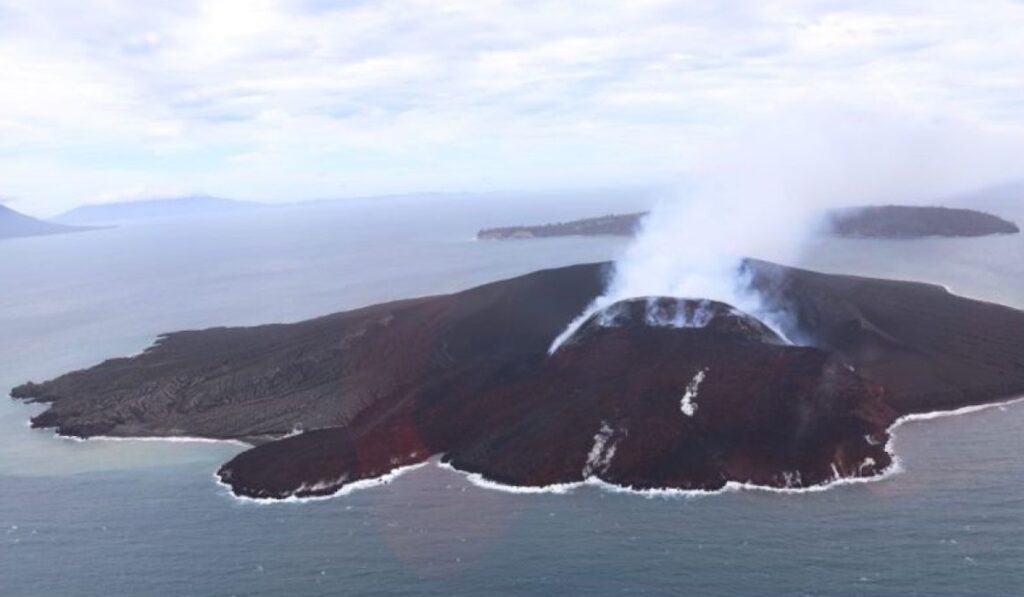 Anak Krakatau Kian Aktif, Nelayan dan Wisatawan Diminta Tak Mendekat