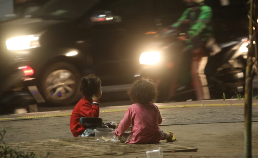 Dilema Kasih Uang ke Anak Jalanan, Bantuan Instan Ini Bisa Memperpanjang Masalah