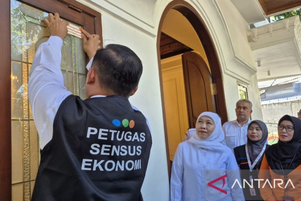 Khofifah Minta Warga Jatim Jangan Tutup Pintu untuk Sensus Ekonomi 2026