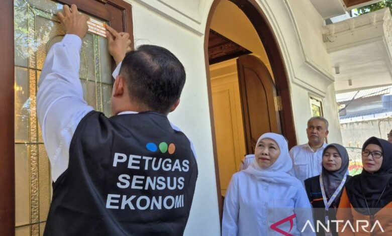 Khofifah Minta Warga Jatim Jangan Tutup Pintu untuk Sensus Ekonomi 2026