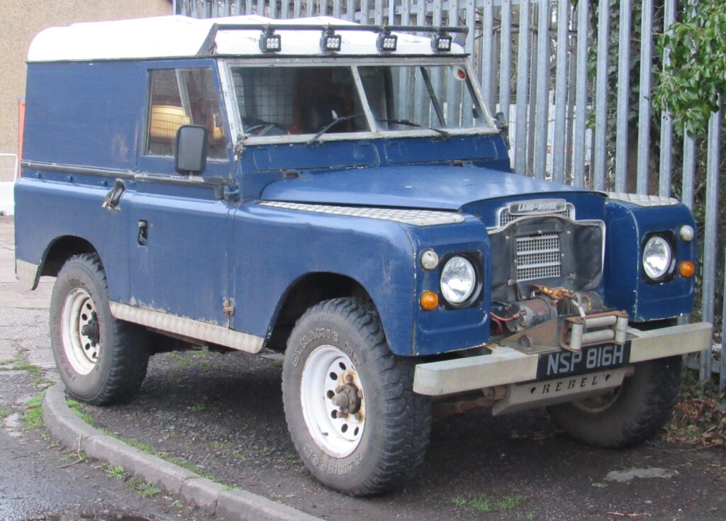 Land Rover 88 1970 Ini Bukan Mobil Manja, Tapi Time Capsule Tangguh yang Siap Diajak Kotor