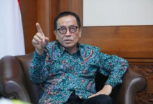 Likuiditas Bank Masih Kuat, OJK Wanti-Wanti Risiko Daya Beli dan PHK