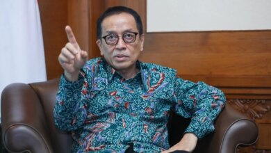 Likuiditas Bank Masih Kuat, OJK Wanti-Wanti Risiko Daya Beli dan PHK