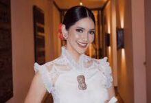 Victoria Kosasieputri dan Karina Moudy di Kirab Satu Suro, Anggun dalam Balutan Kebaya Hitam