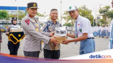 Kapolda Jateng Bagikan 1.000 Sepatu Gratis, Pesan Kamtibmas Ini Disampaikan ke Pelajar Sukoharjo