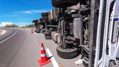Evakuasi Truk Besi di Tomang Berlarut, Arteri S Parman Tersendat Seharian