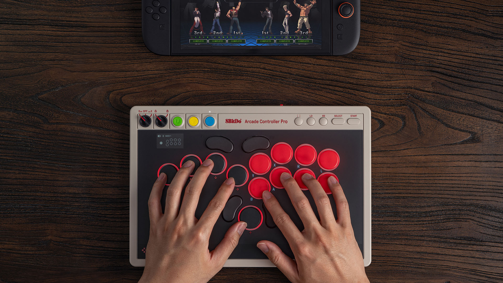 8BitDo Arcade Controller Pro Makin Padat, Punya Layar Sendiri dan Switch Hot-Swappable