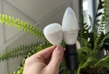 Philips Hue Bikin Lampu Sinkron TV Lebih Terjangkau, Candle Bulb Juga Dirombak