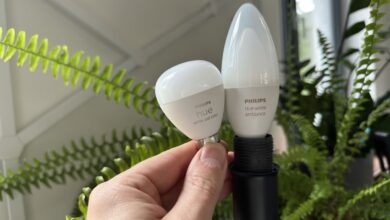 Philips Hue Bikin Lampu Sinkron TV Lebih Terjangkau, Candle Bulb Juga Dirombak