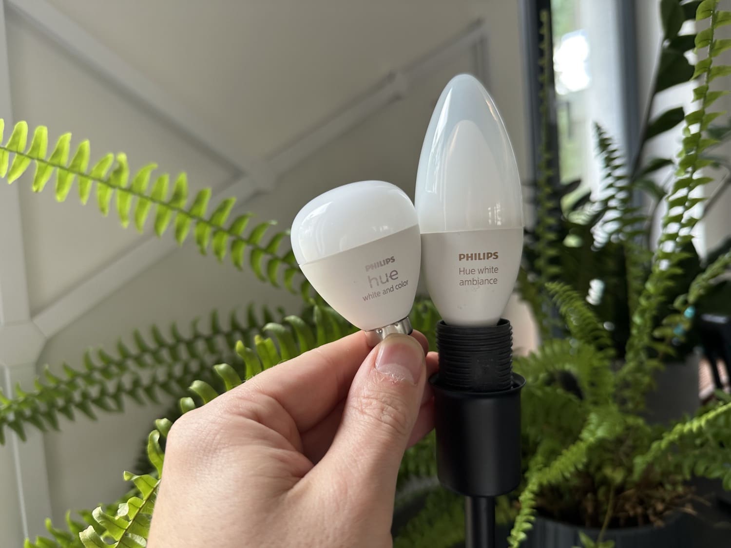 Philips Hue Bikin Lampu Sinkron TV Lebih Terjangkau, Candle Bulb Juga Dirombak