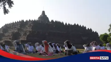 Yoga di Borobudur, Saat Sejarah dan Alam Menjadi Satu Ruang Hening