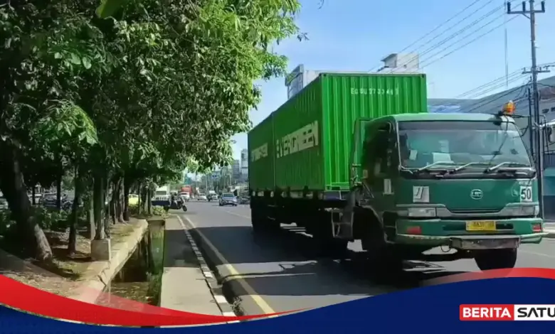 Rupiah Melemah, Ongkos Truk Logistik Naik Sampai 10 Persen