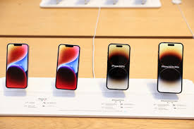 Apple Naikkan Hampir Semua Harga, iPhone Masih Bertahan untuk Sementara