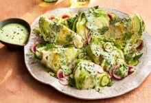 5 Salad Dunia Ini Ternyata Jauh dari Bayangan, Ada yang Pakai Roti Sisa