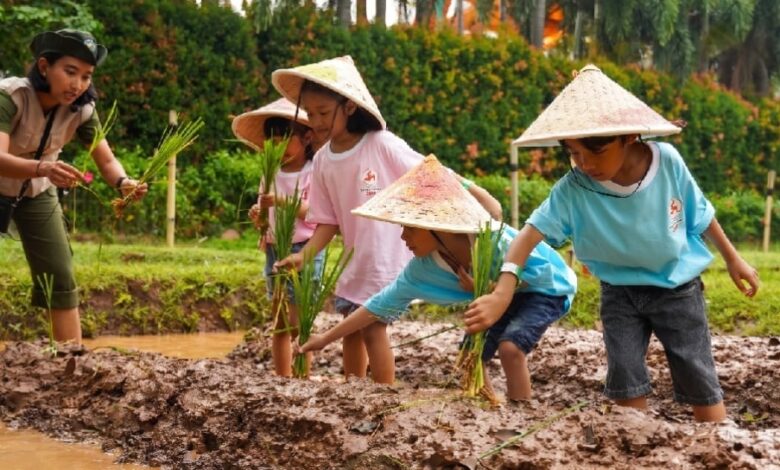 Liburan Bukan Saatnya Terlalu Melarang, Anak Justru Perlu Ruang untuk Tangguh