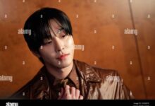 Ahn Hyo Seop Tampil Elegan di Paris, Leather Blazer Cokelatnya Langsung Menarik Perhatian