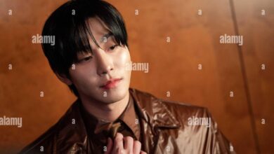 Ahn Hyo Seop Tampil Elegan di Paris, Leather Blazer Cokelatnya Langsung Menarik Perhatian
