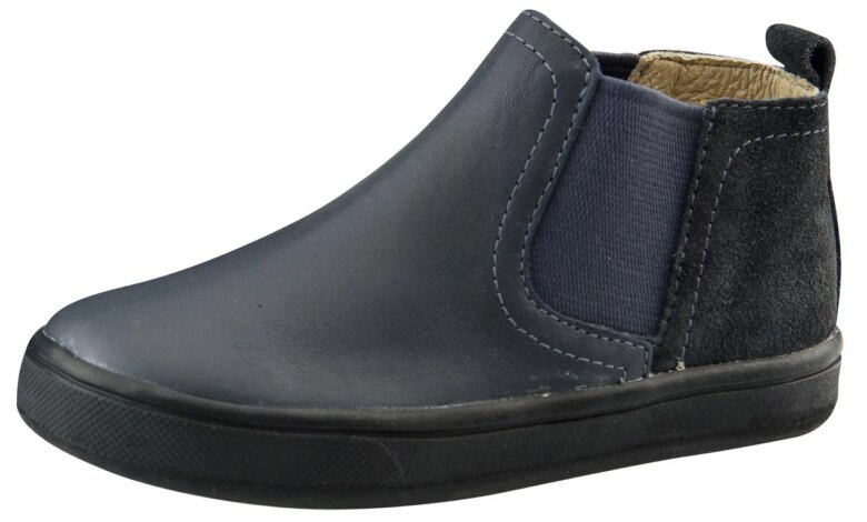 5 Sepatu Slip On Lokal Nyaman Buat Jalan Seharian, Harga Mulai Rp300 Ribuan