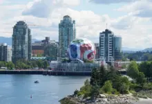 Science World Vancouver Disulap Jadi Bola Sepak Raksasa 17 Lantai, Begini Rekayasa di Baliknya