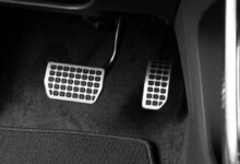 Kebiasaan Kaki Kiri Saat Ngerem Mobil Matic Ternyata Bisa Bikin Mobil Berhenti Mendadak