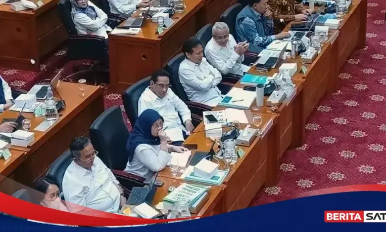 Menkes Ungkap Beban Nakes Memuncak, Daerah Terpencil Masih Kekurangan Dokter
