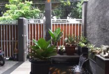 8 Inspirasi Taman Mini dan Kolam Ikan, Sudut Rumah Langsung Terasa Lebih Tenang