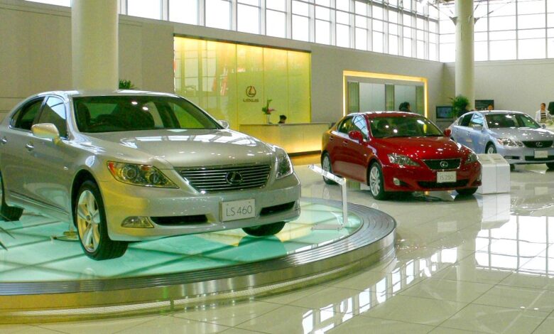 Mobil Mewah Masih Laku Saat Pasar Lesu, Cermin Kelas Beli yang Makin Terbelah